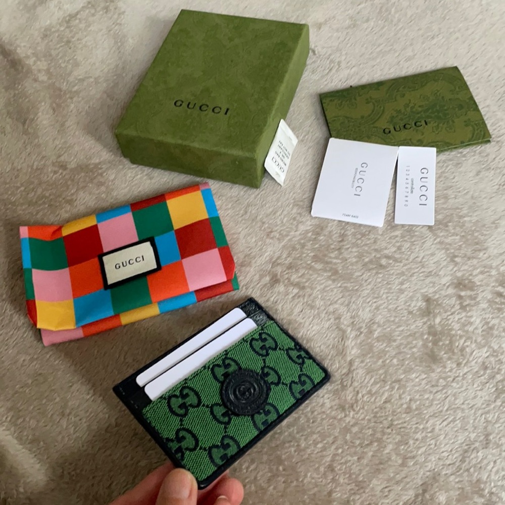 Gucci green card case unisex never used